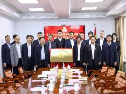 东北再担保公司梅河口办事处举行揭牌仪式